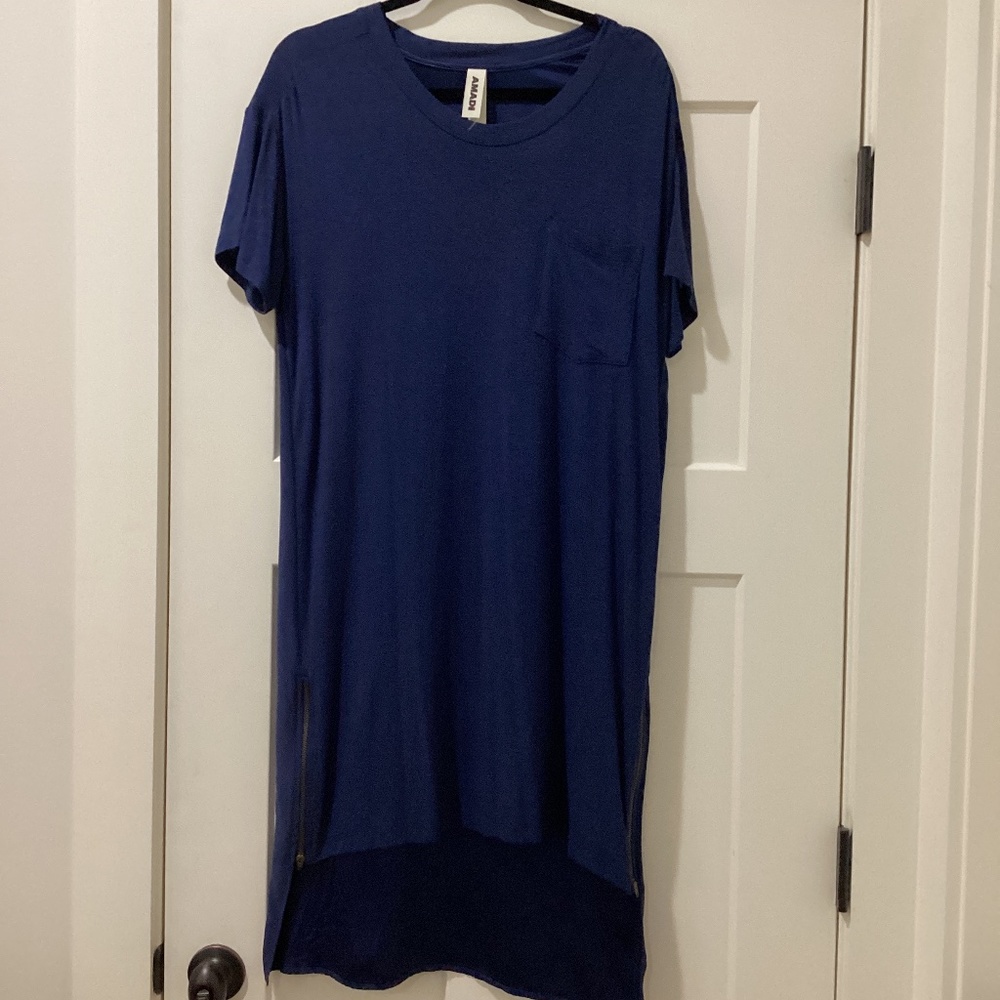 Amandi Hi Low Soft Tee in Front Silk in back with side zippers at bottom